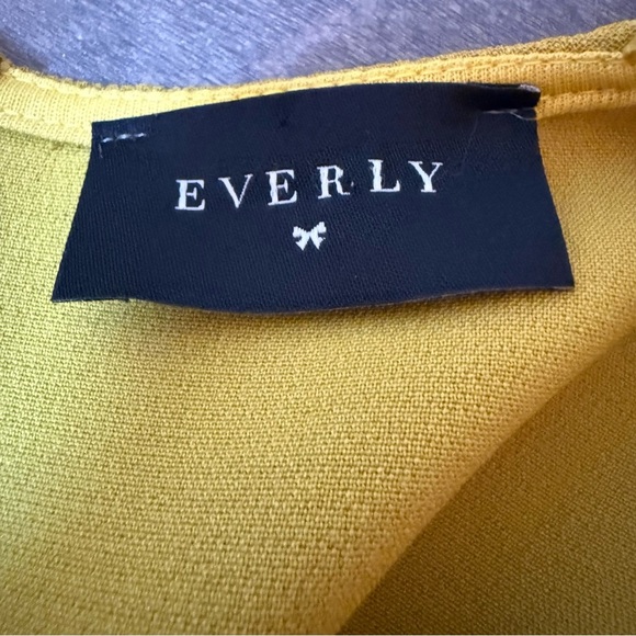 Everly | Yellow Sheath Mini Dress V-Neck Flutter Sleeves | Sz S - Picture 4 of 5